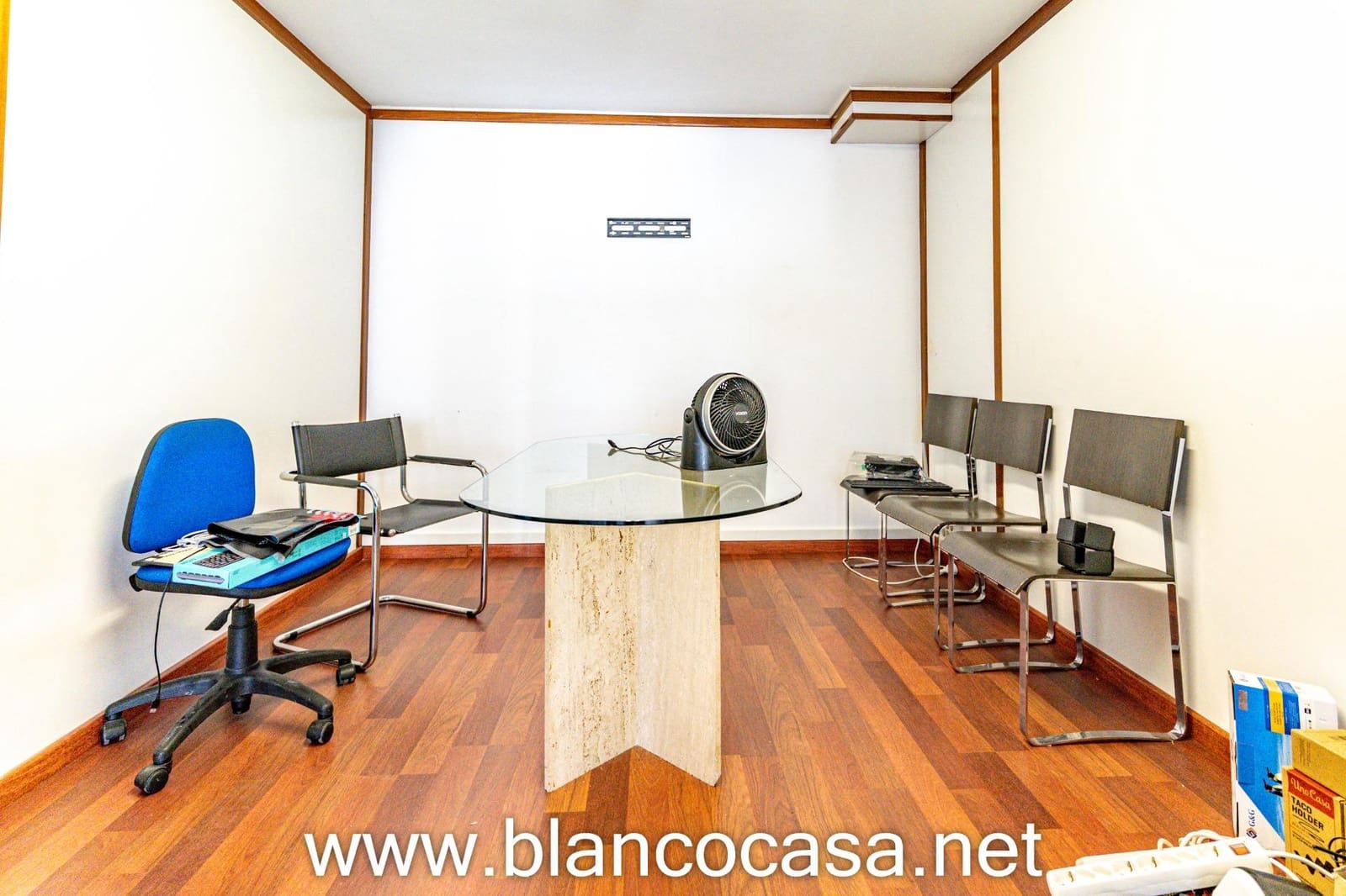 Office for rent in Carballo - € 600 (Ref: 9383462)