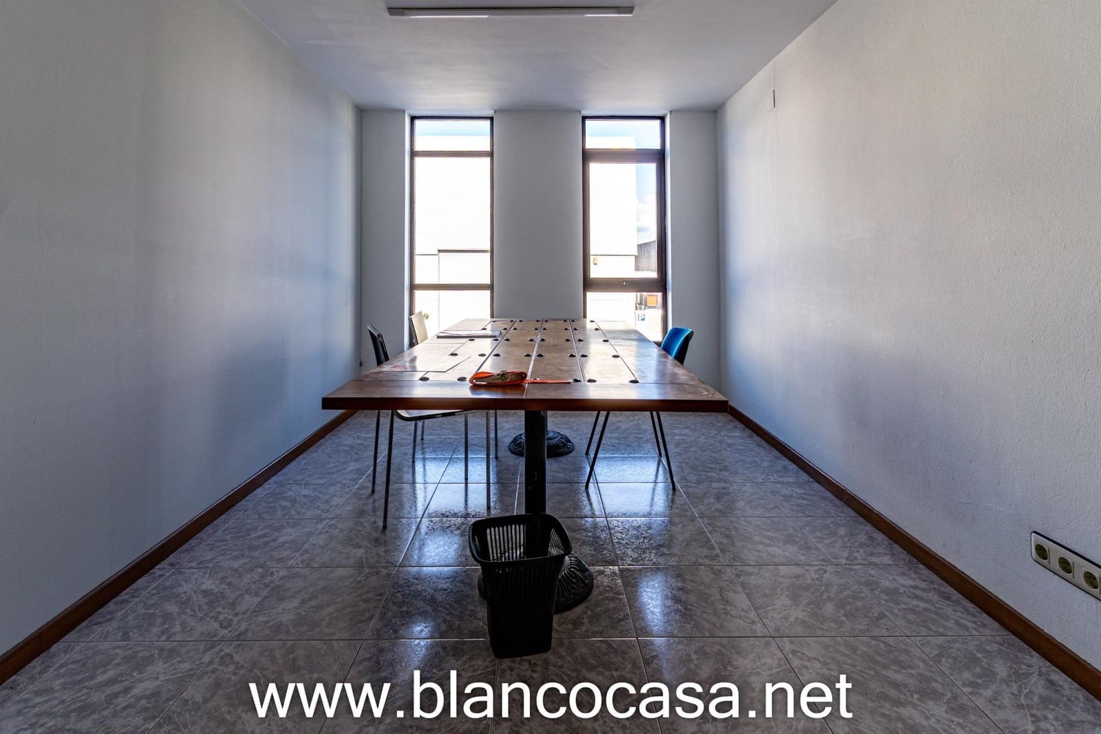 Office for rent in Carballo - € 600 (Ref: 9383462)