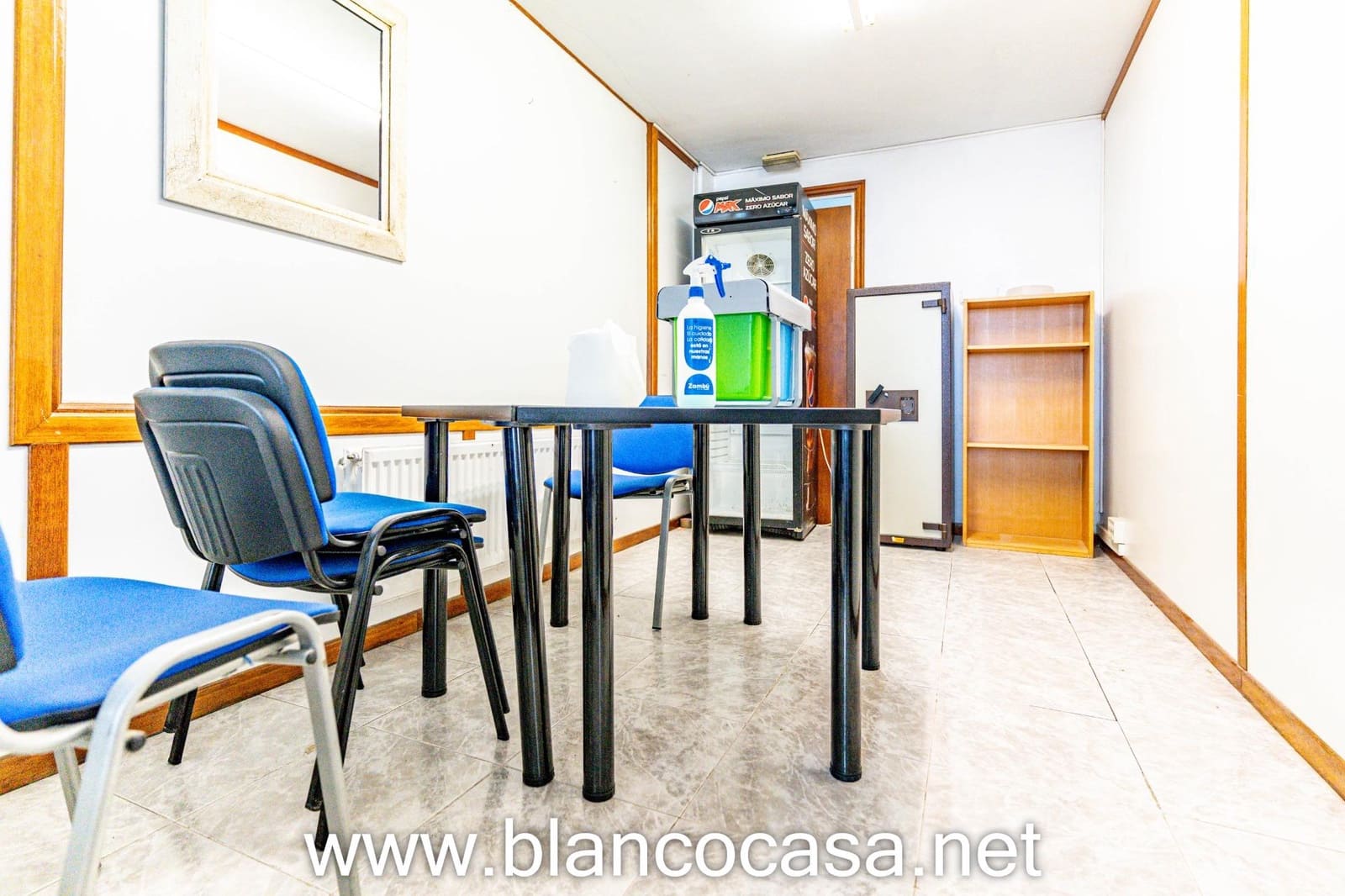 Office for rent in Carballo - € 600 (Ref: 9383462)