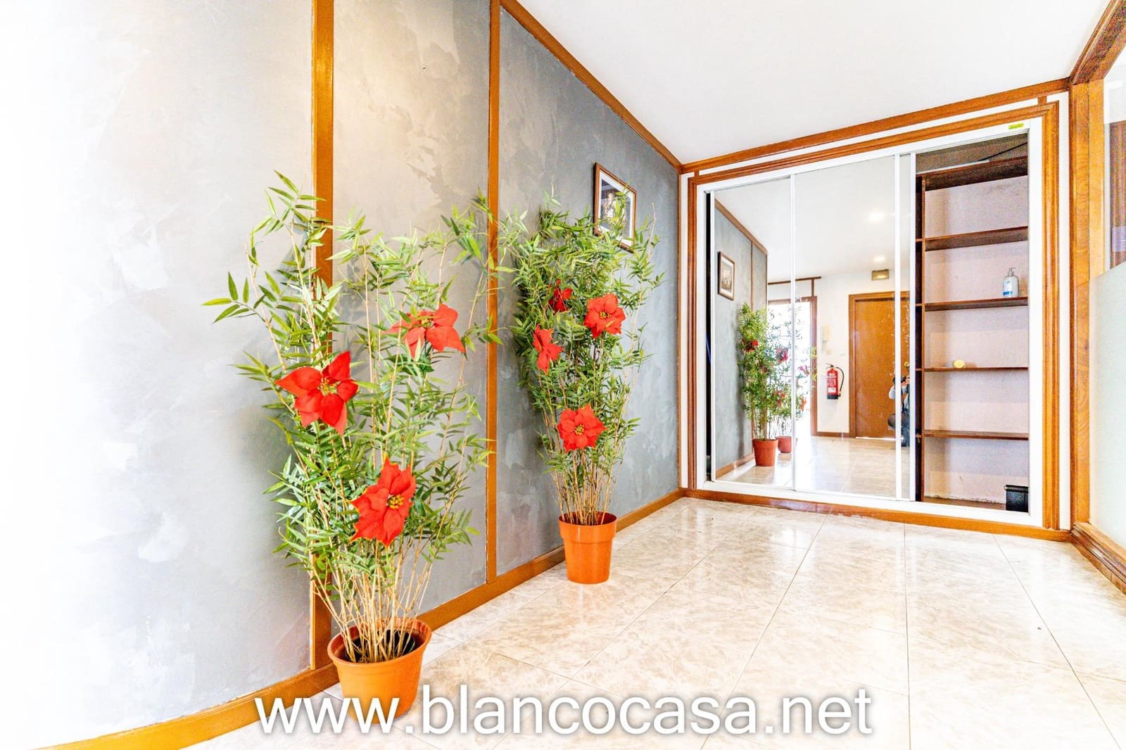 Office for rent in Carballo - € 600 (Ref: 9383462)