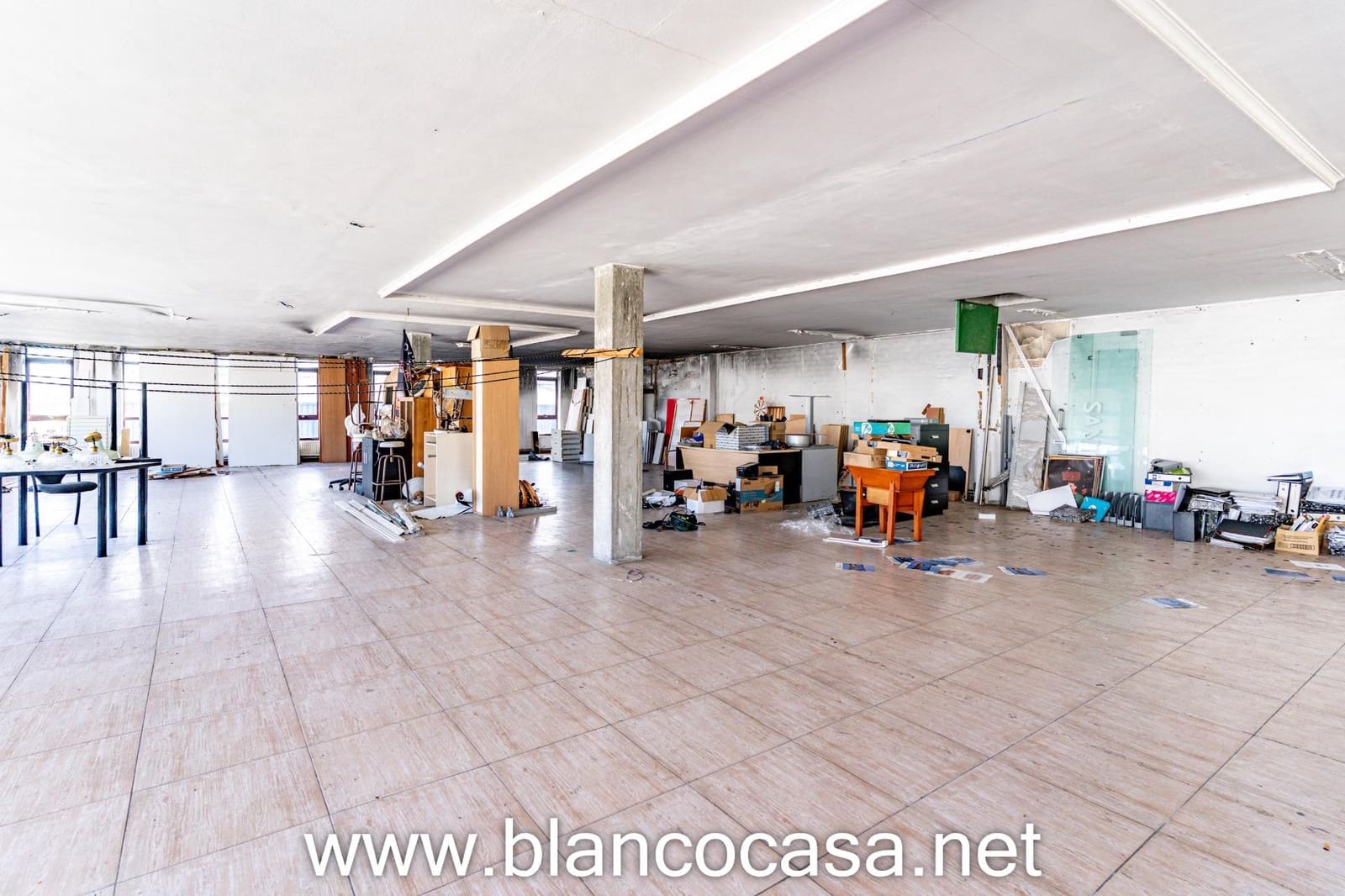 Office for rent in Carballo - € 600 (Ref: 9383462)