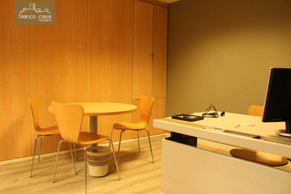 Kommersiell til salgs i Carballo - € 99 900 (Ref: 9383463)