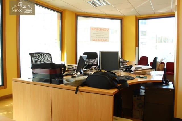 Kommersiell til salgs i Carballo - € 99 900 (Ref: 9383463)