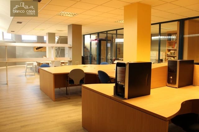 Kommersiell til salgs i Carballo - € 99 900 (Ref: 9383463)