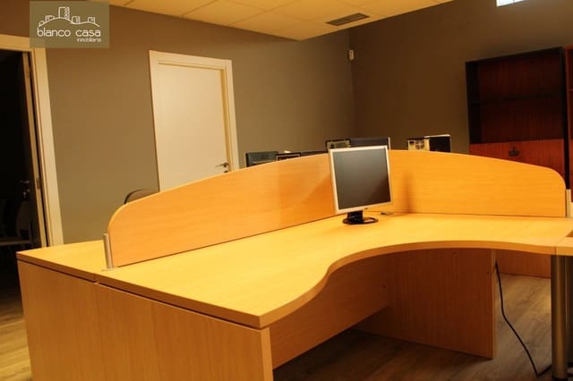 Kommersiell til salgs i Carballo - € 99 900 (Ref: 9383463)