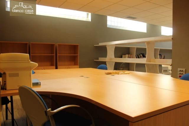 Kommersiell til salgs i Carballo - € 99 900 (Ref: 9383463)