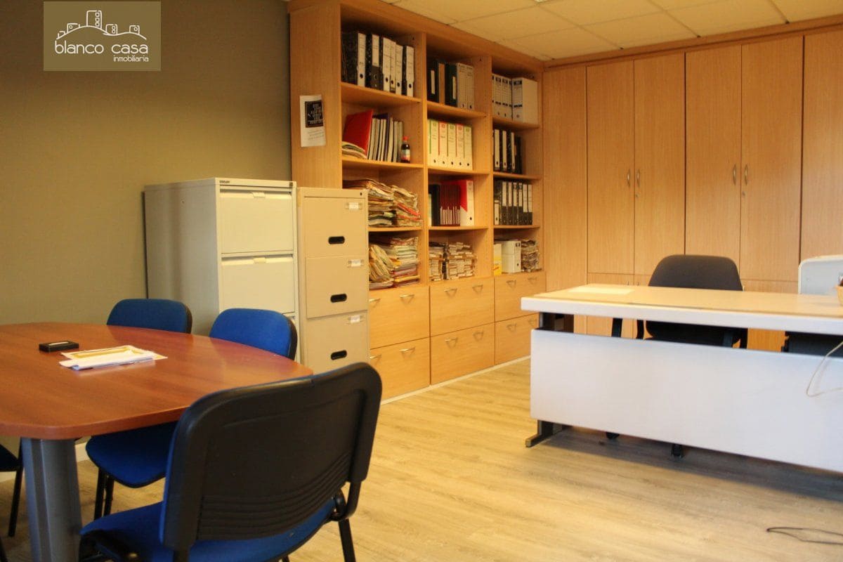 Kommersiell til salgs i Carballo - € 99 900 (Ref: 9383463)