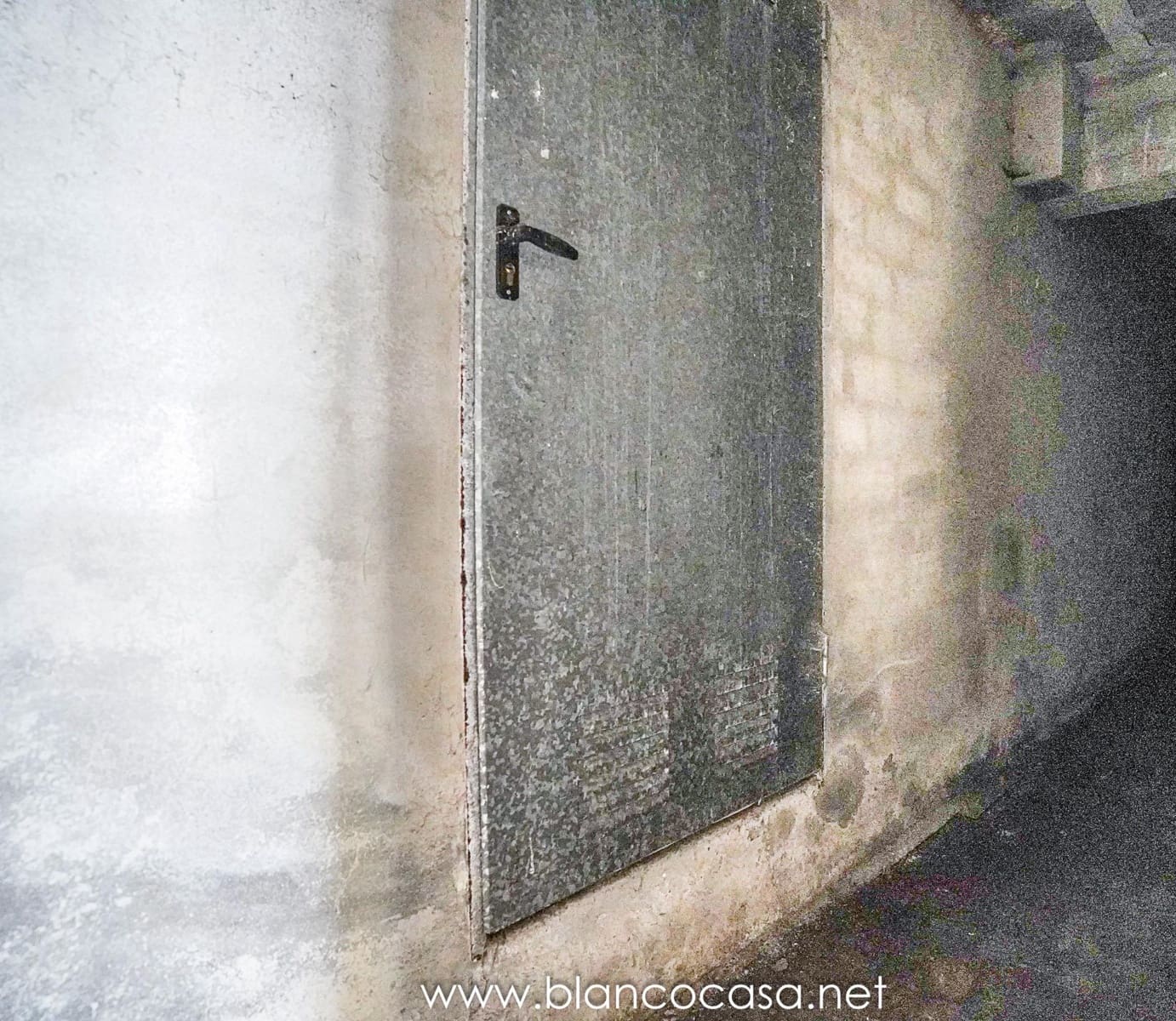 Commercieel te koop in Carballo - € 110.000 (Ref: 9383466)