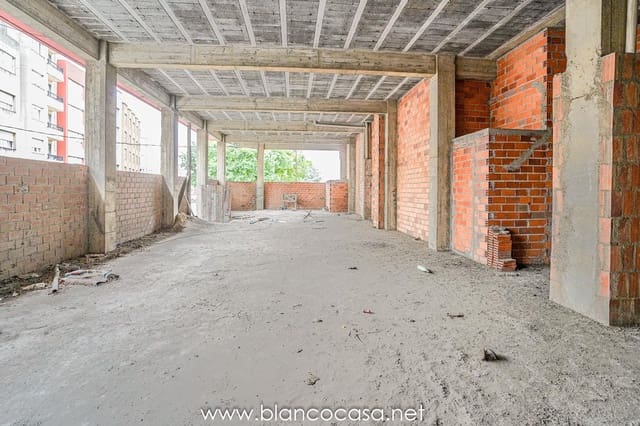 Commercieel te koop in Carballo - € 110.000 (Ref: 9383466)