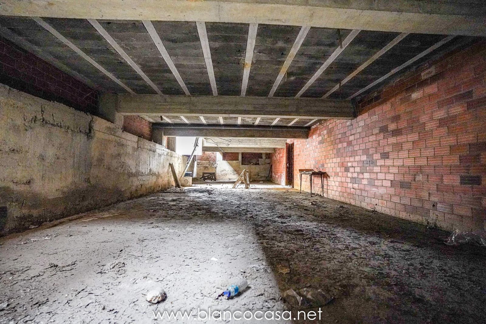 Commercieel te koop in Carballo - € 110.000 (Ref: 9383466)