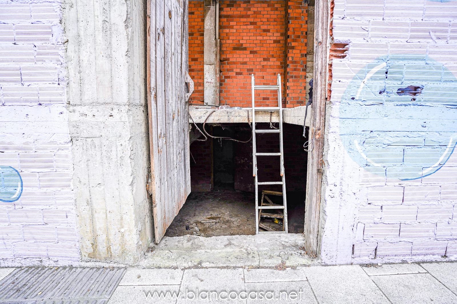 Commercieel te koop in Carballo - € 110.000 (Ref: 9383466)