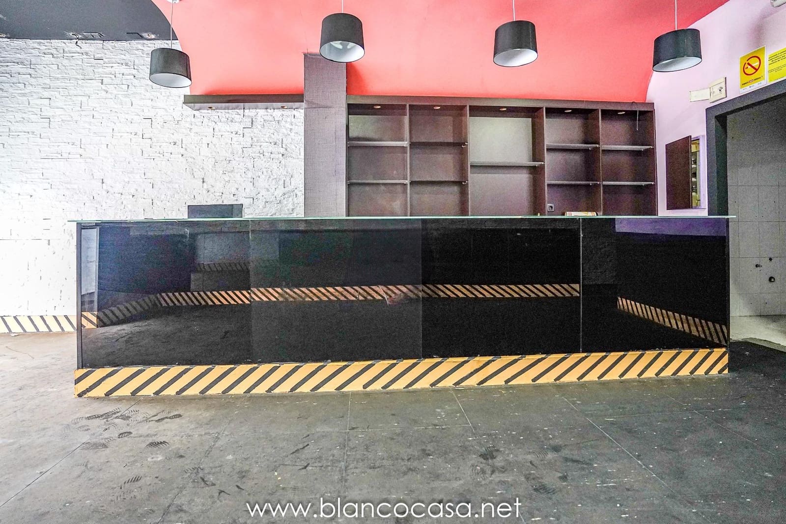 Kommersiell til salgs i Santa Comba - € 49 900 (Ref: 9383467)