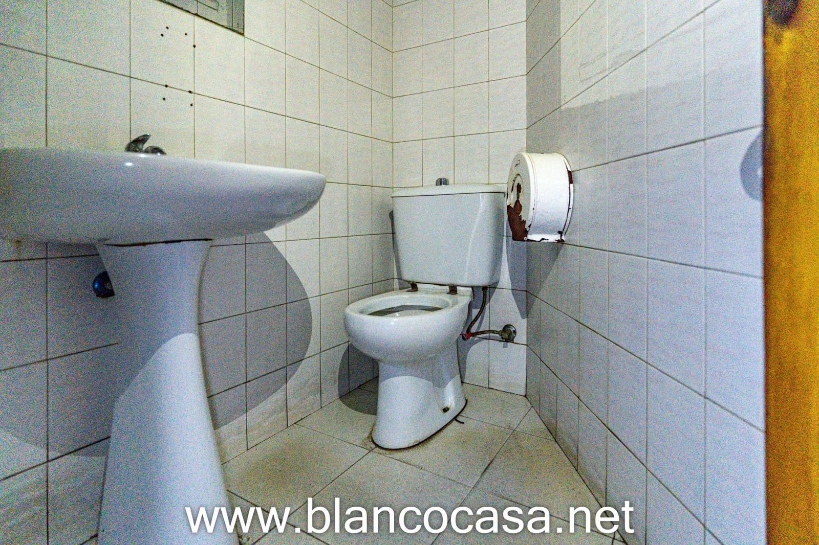 Commercial for rent in Carballo - € 300 (Ref: 9383468)