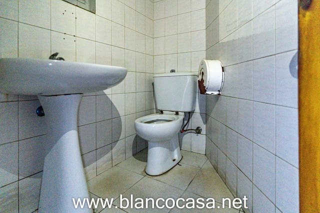 Gewerbe zu vermieten in Carballo - 300 € (Ref: 9383468)