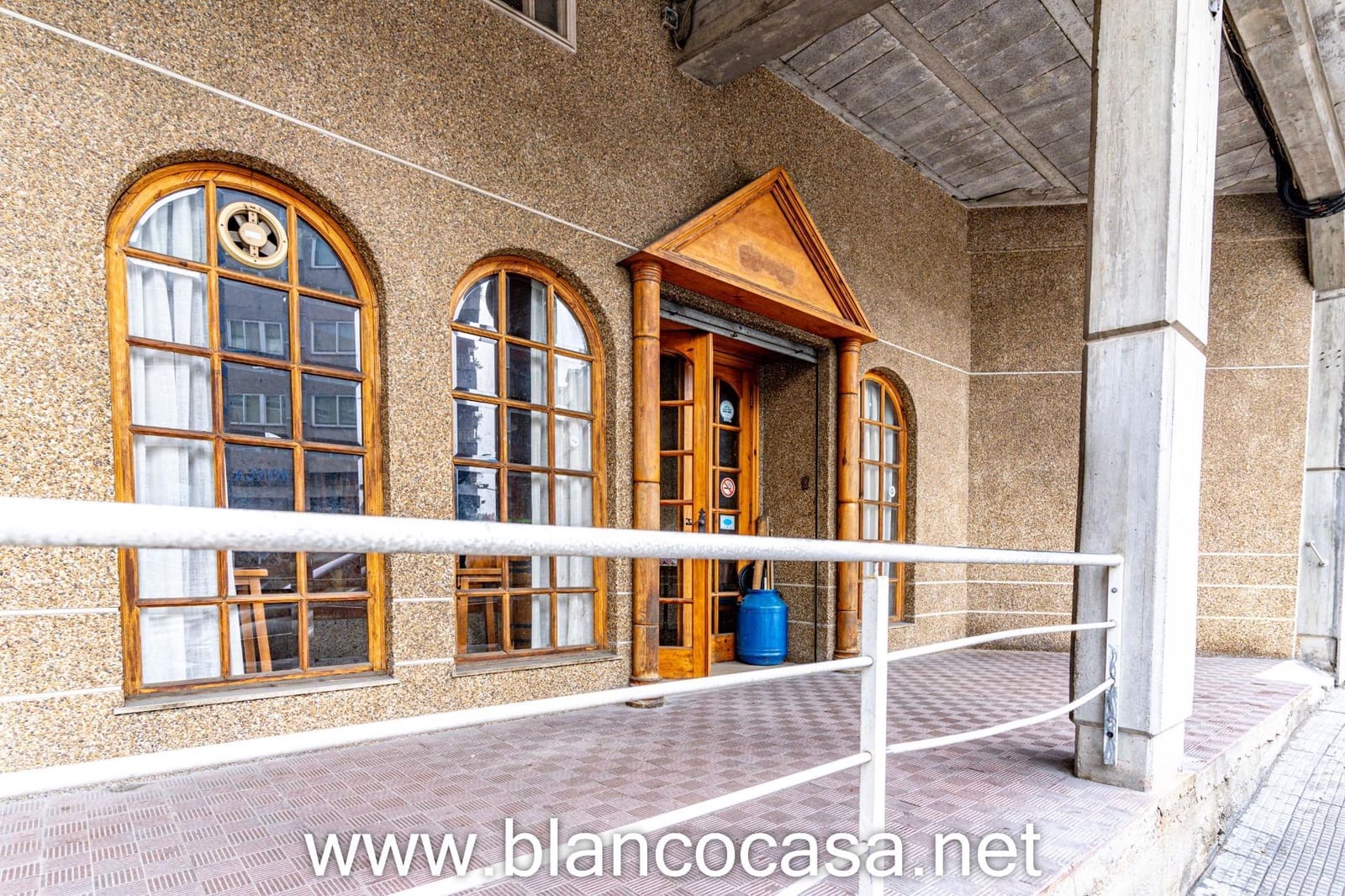 Commercial for rent in Carballo - € 300 (Ref: 9383468)