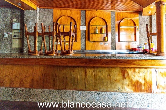 Gewerbe zu vermieten in Carballo - 300 € (Ref: 9383468)