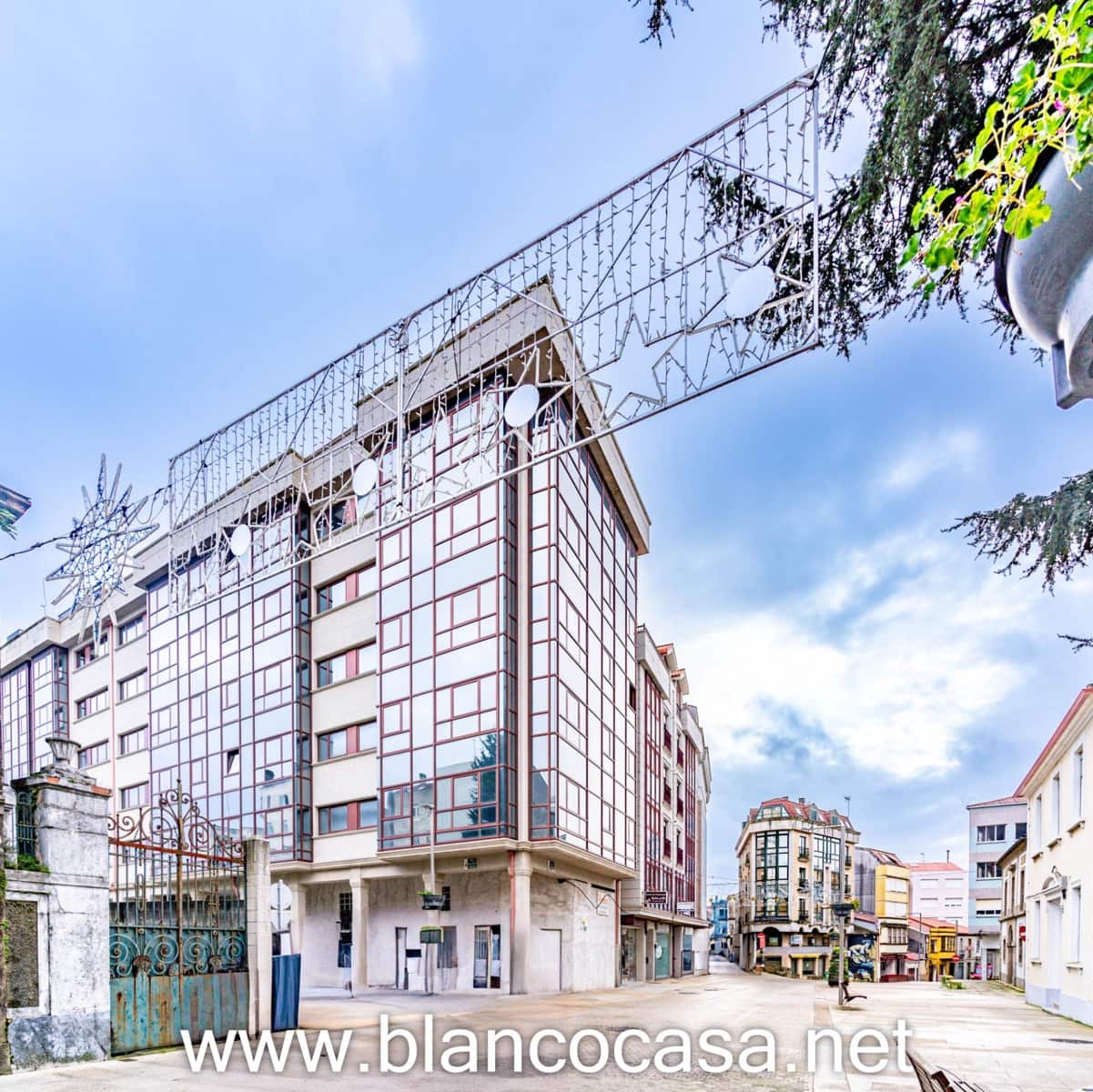 Commercial for rent in Carballo with garage - € 550 (Ref: 9383469)