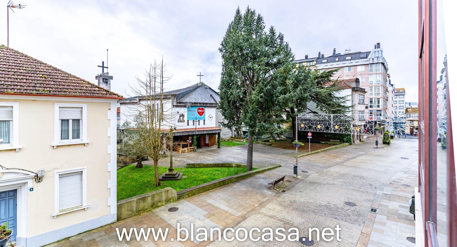 Commercial for rent in Carballo with garage - € 550 (Ref: 9383469)