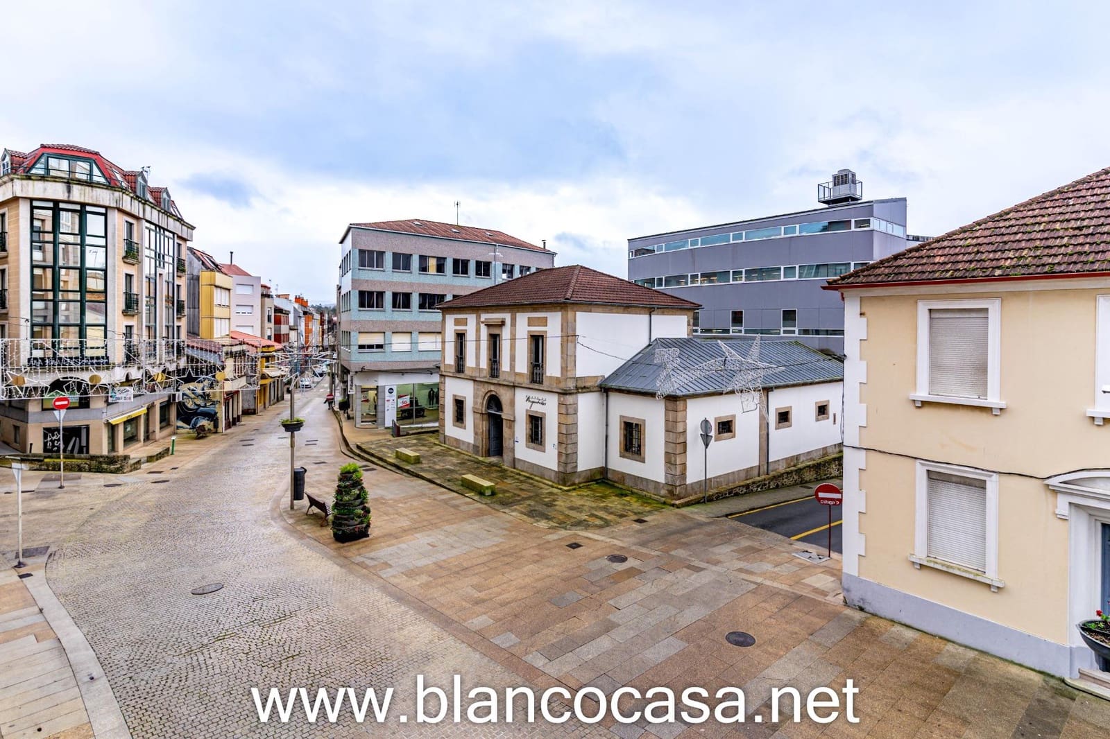 Commercial for rent in Carballo with garage - € 550 (Ref: 9383469)