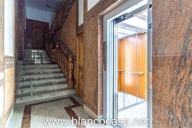 Gewerbe zu vermieten in Carballo mit Garage - 550 € (Ref: 9383469)