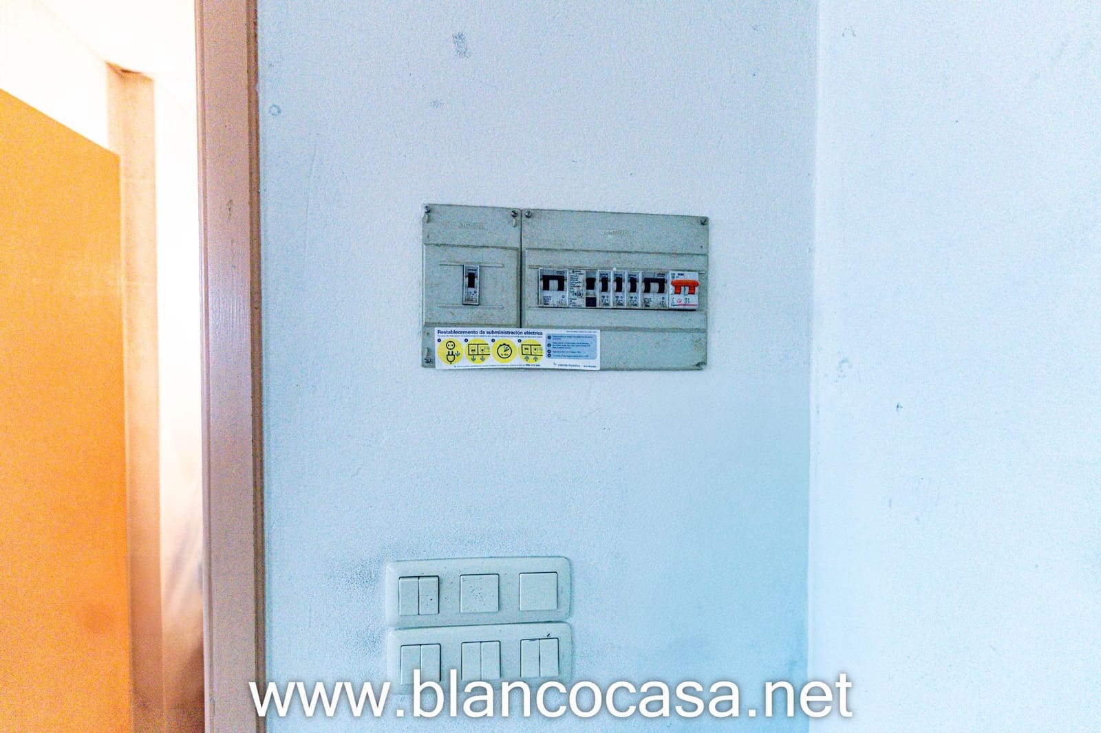 Commercial for rent in Carballo - € 400 (Ref: 9383470)