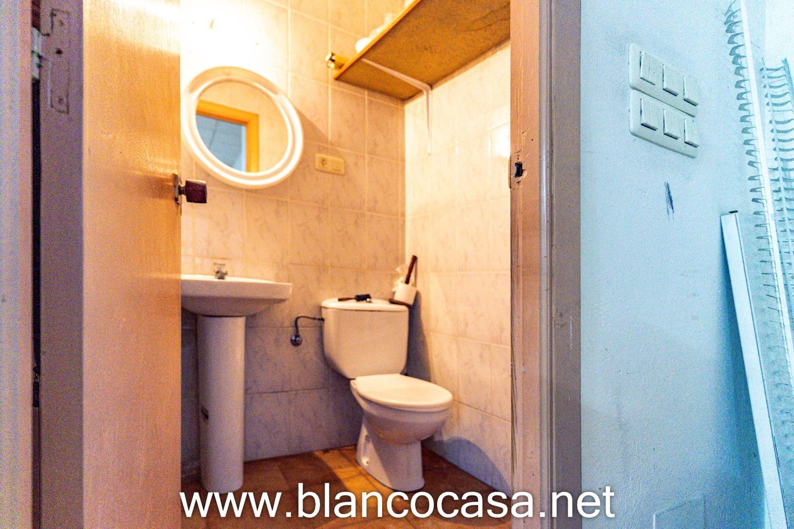 Commercial for rent in Carballo - € 400 (Ref: 9383470)