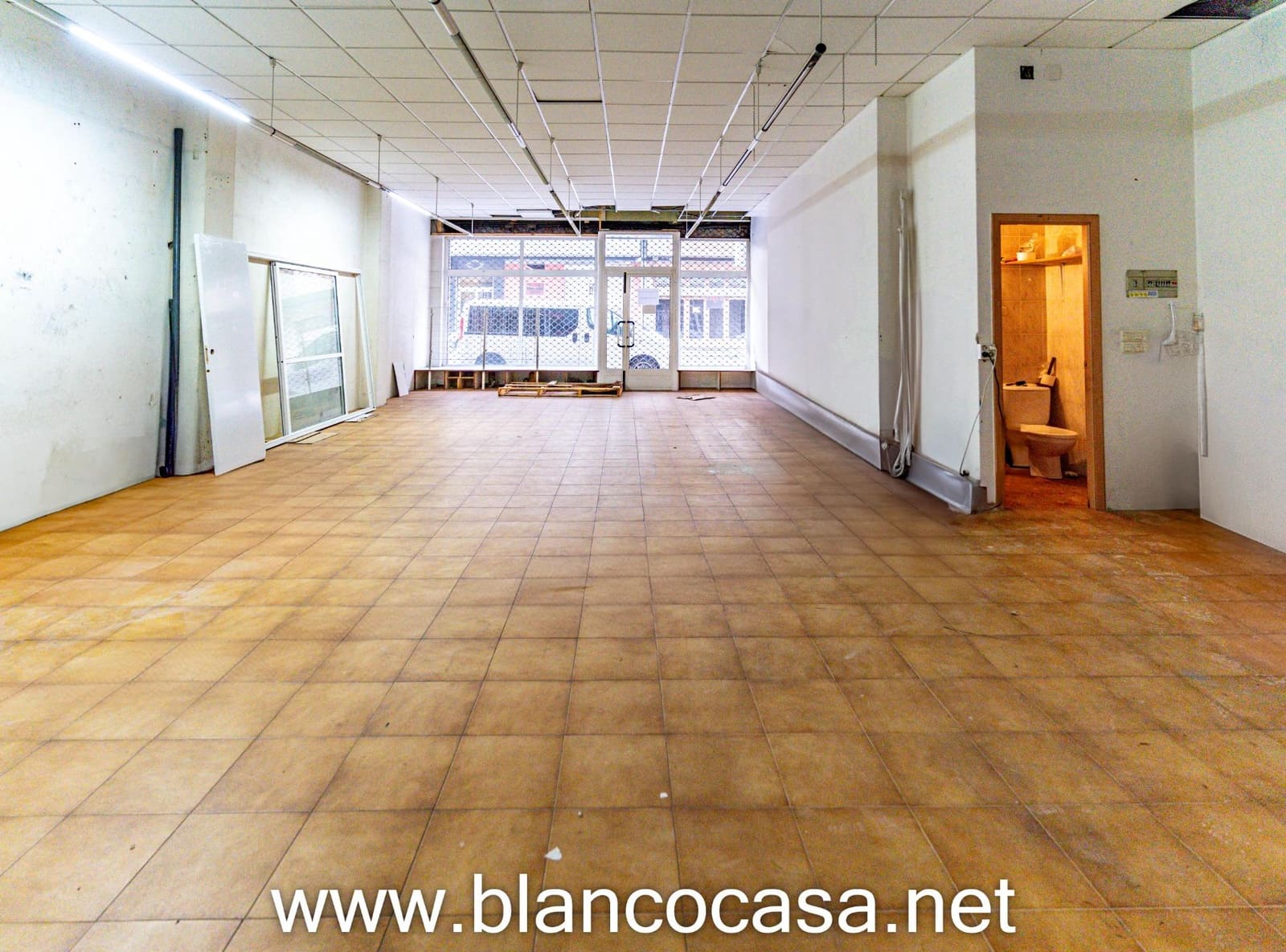 Commercial for rent in Carballo - € 400 (Ref: 9383470)