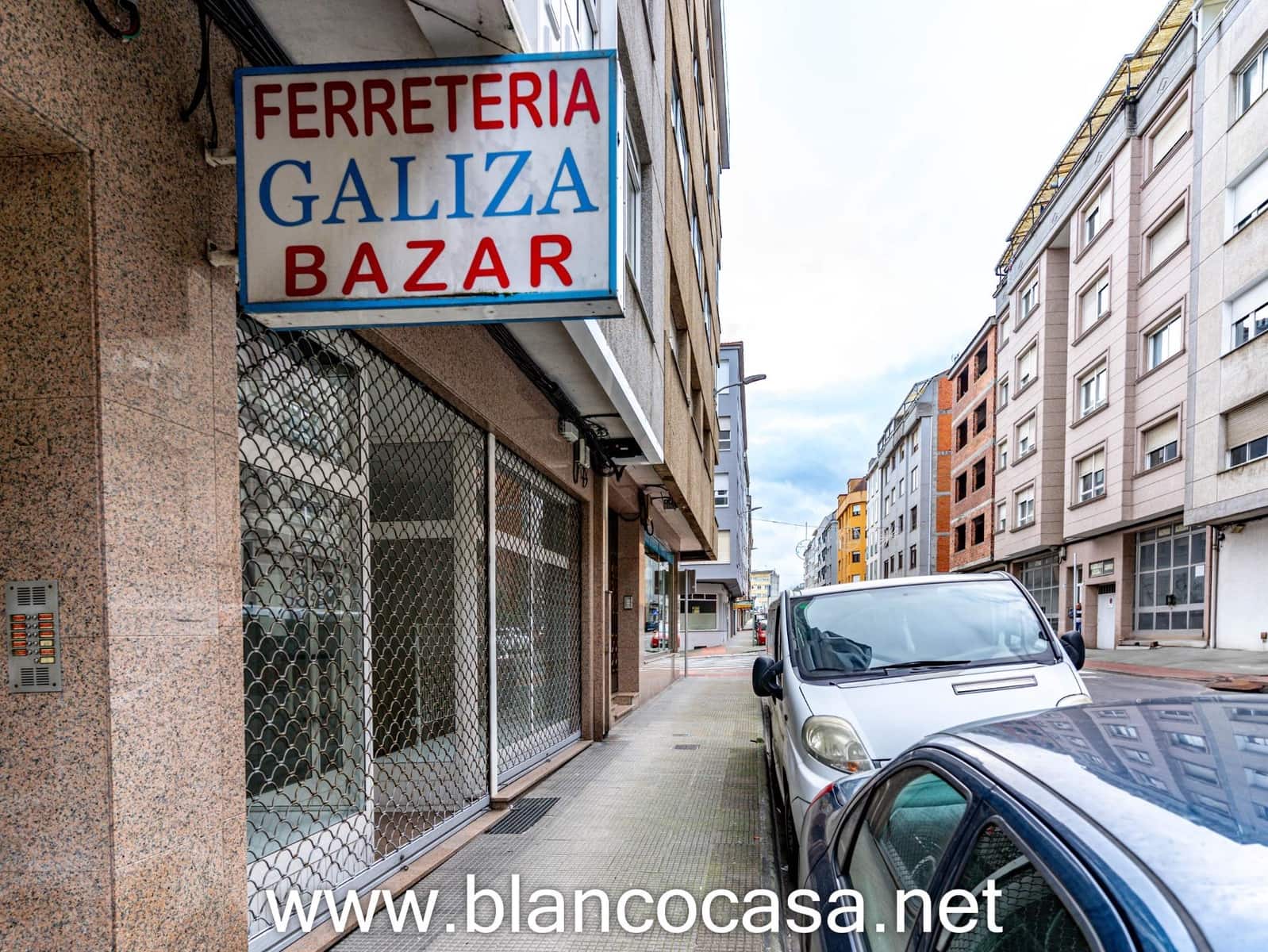 Commercial for rent in Carballo - € 400 (Ref: 9383470)