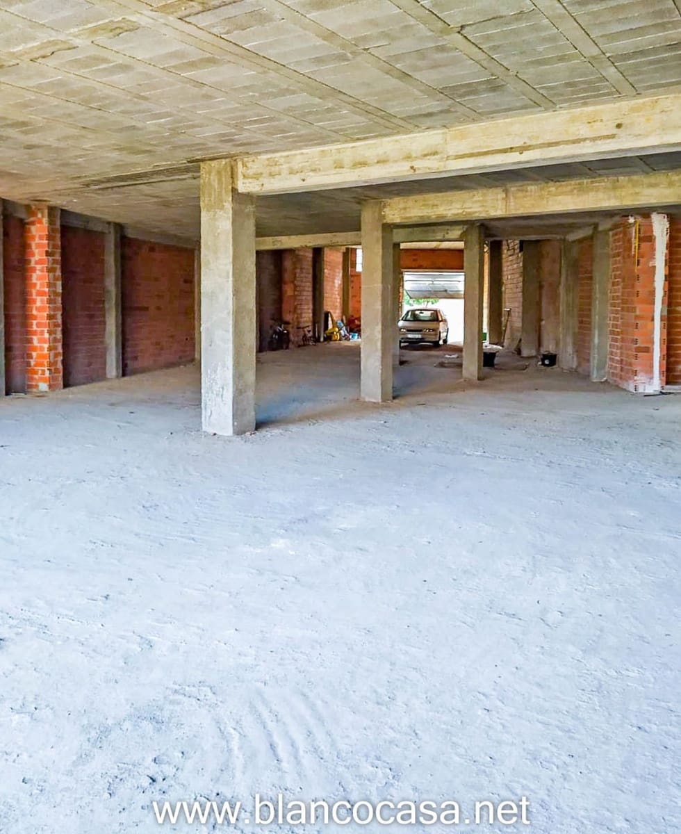 Kaupallinen myytävänä paikassa Malpica de Bergantinos mukana 
autotalli - 120 000 € (Ref: 9383473)