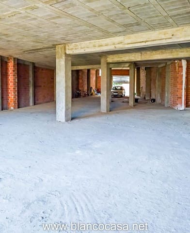 Commercieel te koop in Malpica de Bergantiños met garage - € 120.000 (Ref: 9383473)