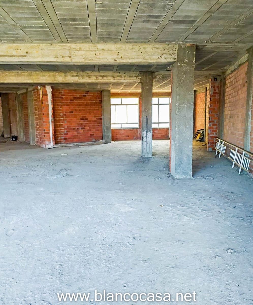 Kaupallinen myytävänä paikassa Malpica de Bergantinos mukana 
autotalli - 120 000 € (Ref: 9383473)