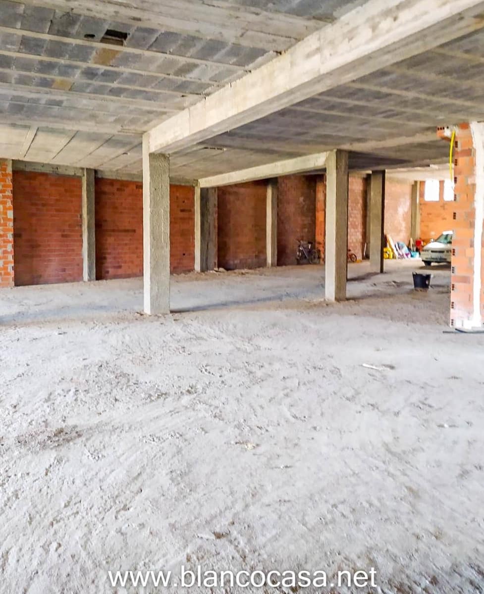 Kaupallinen myytävänä paikassa Malpica de Bergantinos mukana 
autotalli - 120 000 € (Ref: 9383473)