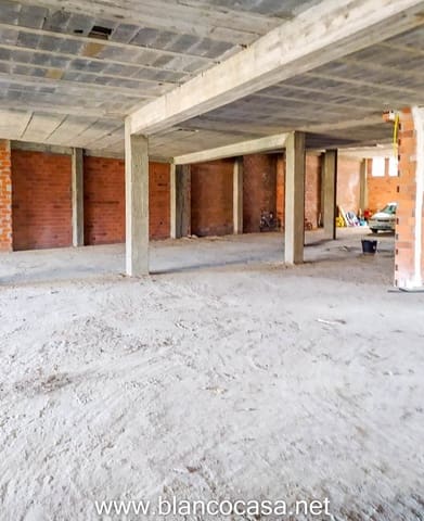 Commercieel te koop in Malpica de Bergantiños met garage - € 120.000 (Ref: 9383473)