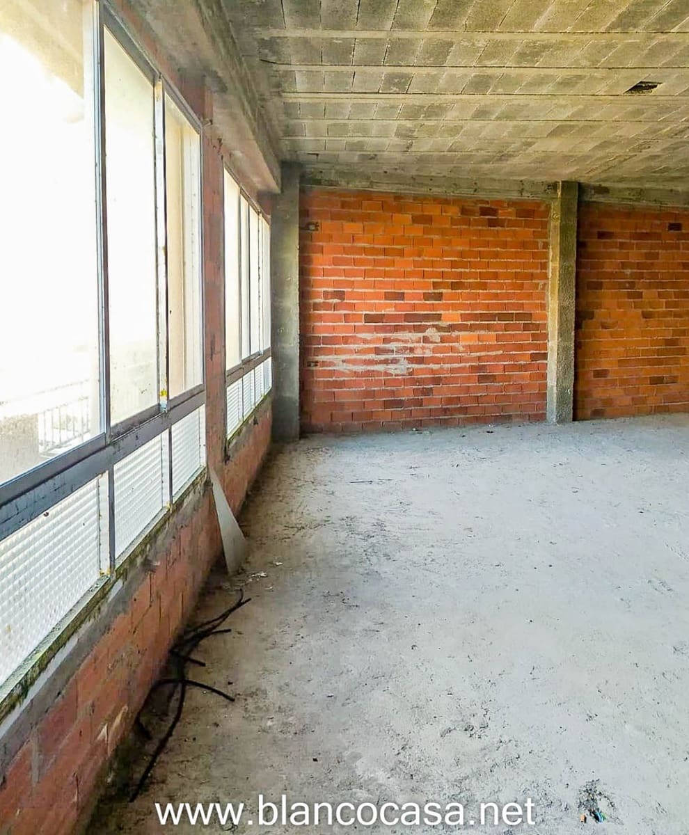 Kaupallinen myytävänä paikassa Malpica de Bergantinos mukana 
autotalli - 120 000 € (Ref: 9383473)