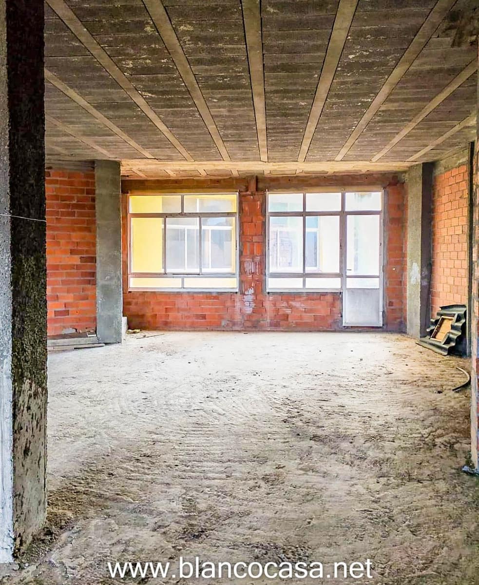 Kaupallinen myytävänä paikassa Malpica de Bergantinos mukana 
autotalli - 120 000 € (Ref: 9383473)