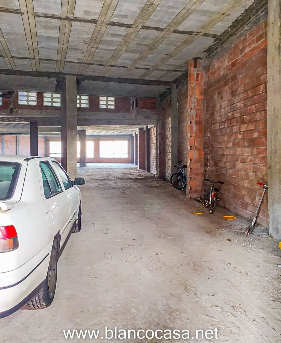 Kaupallinen myytävänä paikassa Malpica de Bergantinos mukana 
autotalli - 120 000 € (Ref: 9383473)