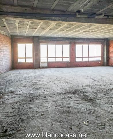 Commercieel te koop in Malpica de Bergantiños met garage - € 120.000 (Ref: 9383473)