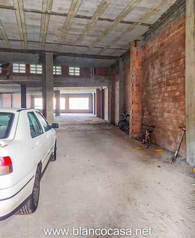 Commercieel te koop in Malpica de Bergantiños met garage - € 120.000 (Ref: 9383473)