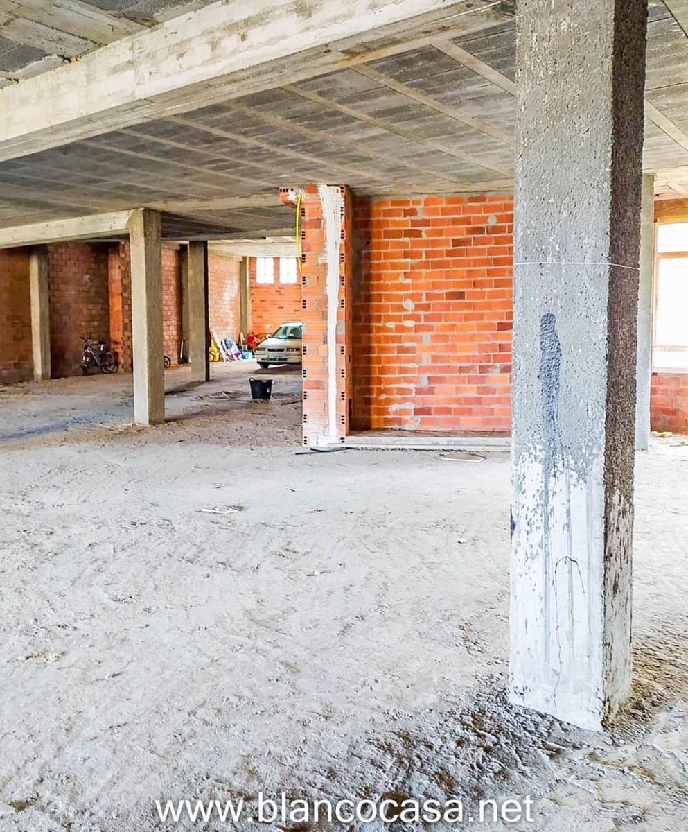 Kaupallinen myytävänä paikassa Malpica de Bergantinos mukana 
autotalli - 120 000 € (Ref: 9383473)