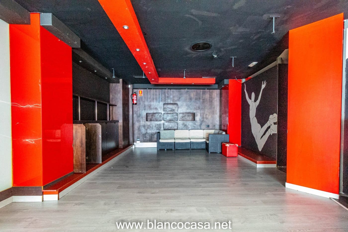 Kommersiell til salgs i A Laracha - € 92 000 (Ref: 9383475)