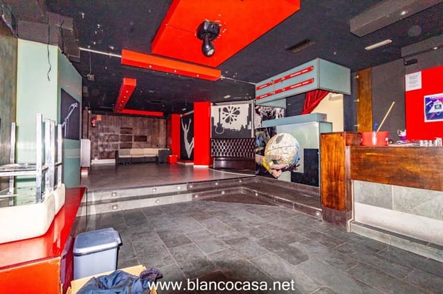 Commercieel te koop in A Laracha - € 92.000 (Ref: 9383475)