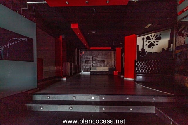 Commercieel te koop in A Laracha - € 92.000 (Ref: 9383475)