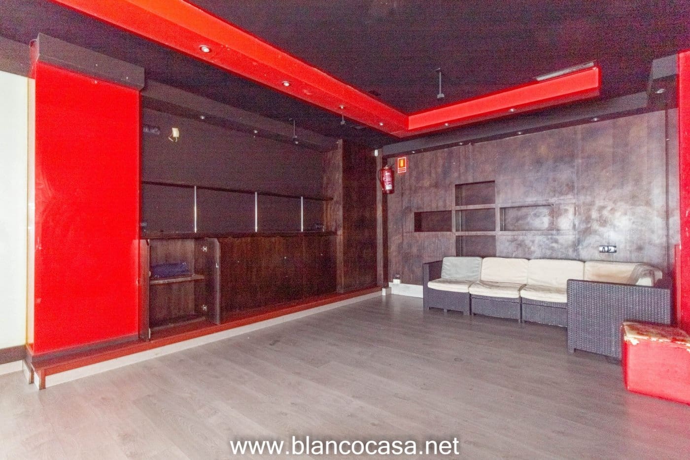 Kommersiell til salgs i A Laracha - € 92 000 (Ref: 9383475)