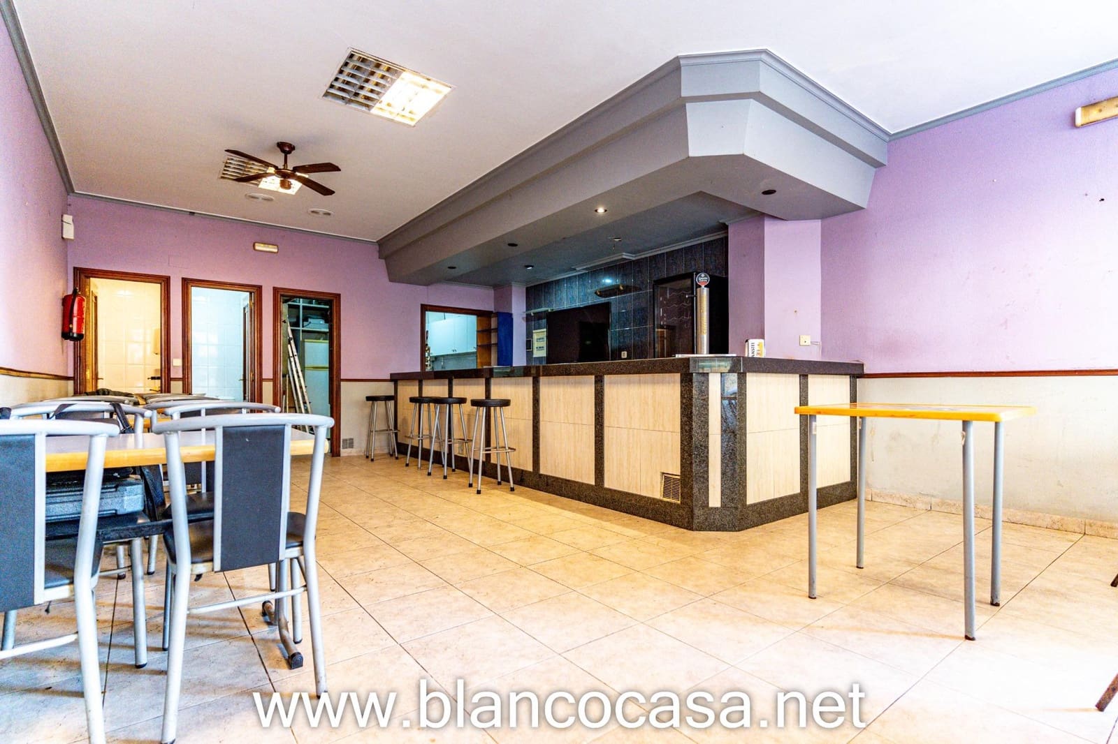 Commercieel te koop in Carballo - € 59.900 (Ref: 9383480)