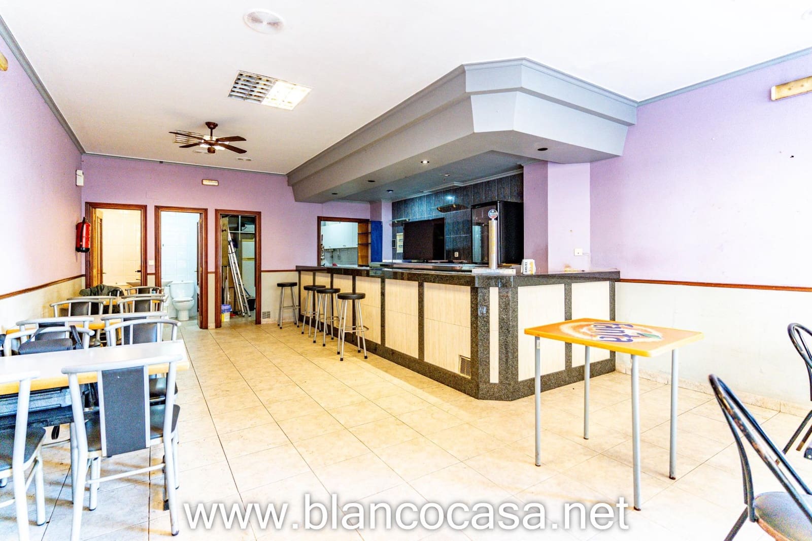 Commercieel te koop in Carballo - € 59.900 (Ref: 9383480)