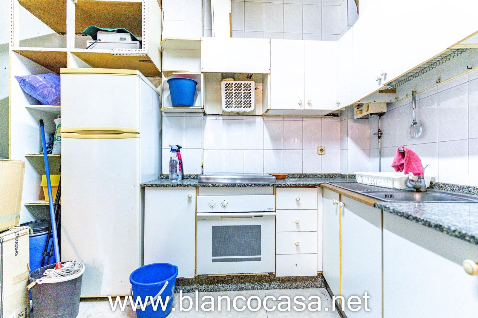 Commercieel te koop in Carballo - € 59.900 (Ref: 9383480)