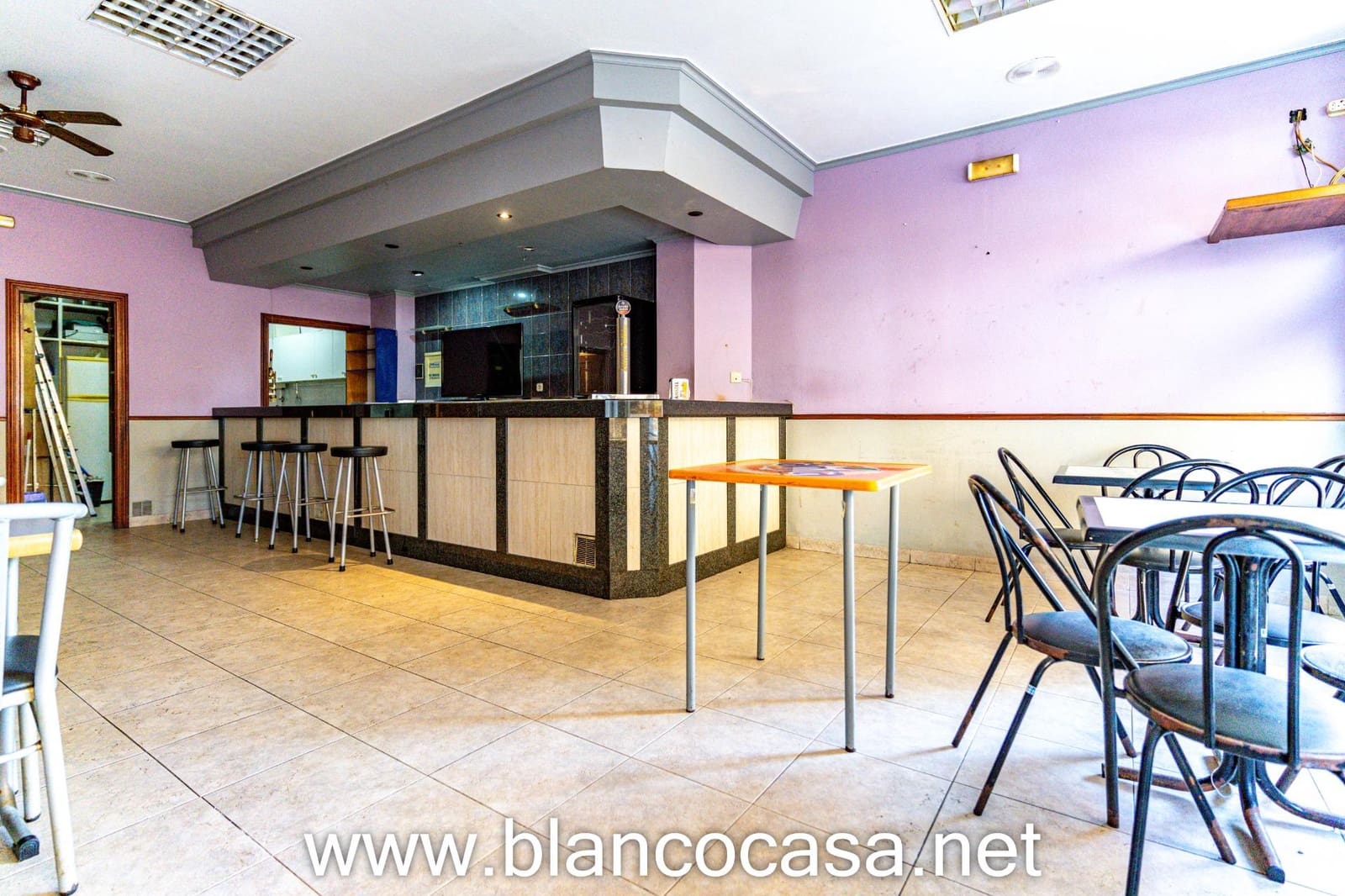 Commercieel te koop in Carballo - € 59.900 (Ref: 9383480)