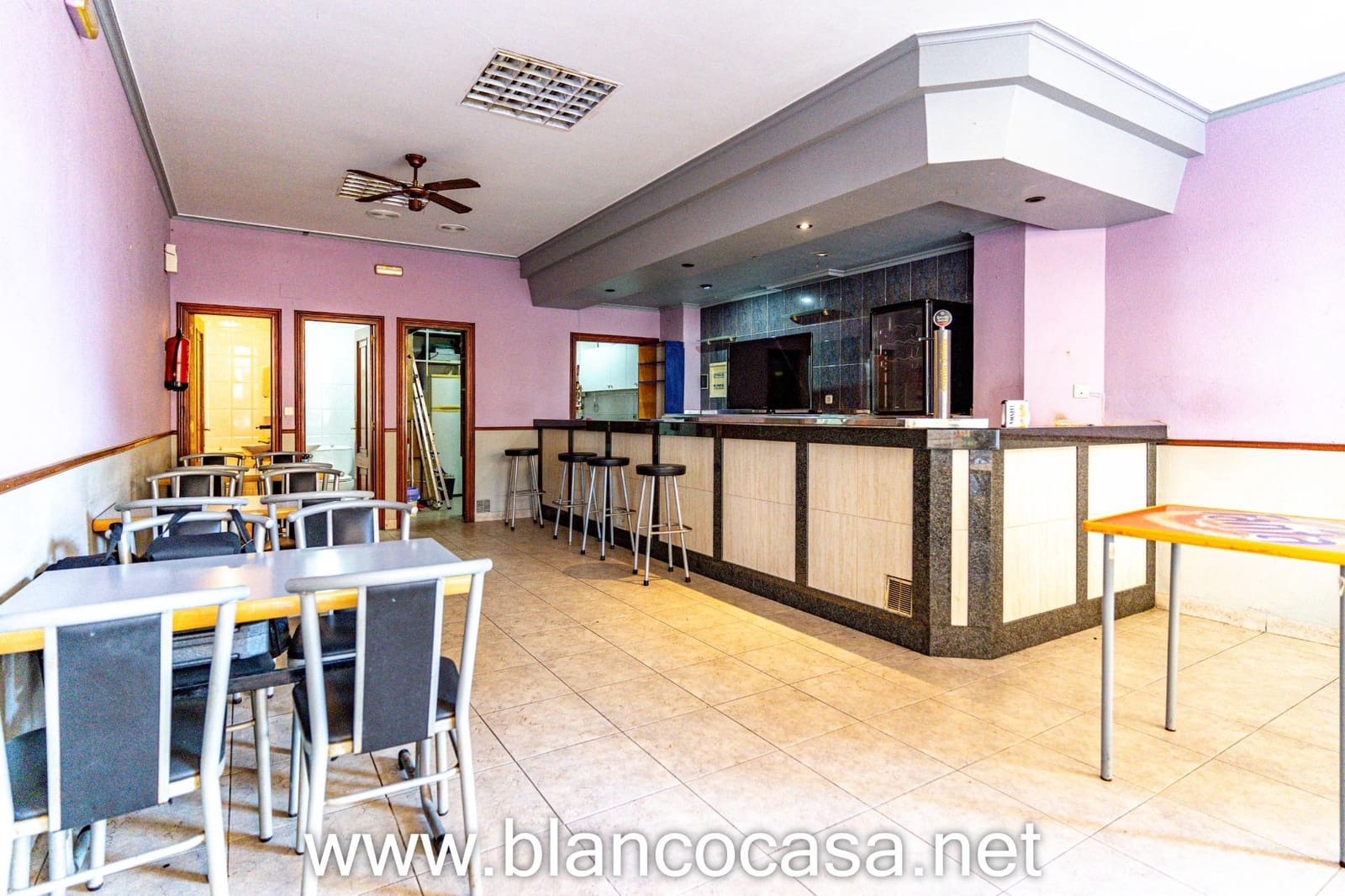 Commercieel te koop in Carballo - € 59.900 (Ref: 9383480)