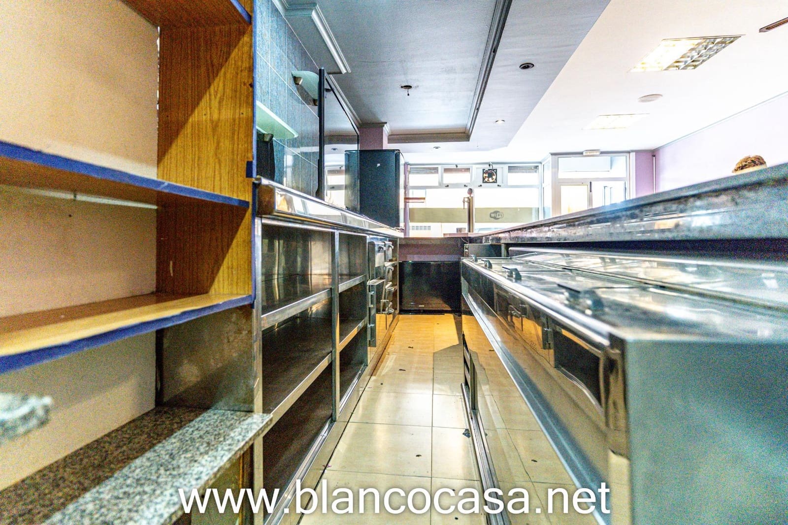 Commercieel te koop in Carballo - € 59.900 (Ref: 9383480)