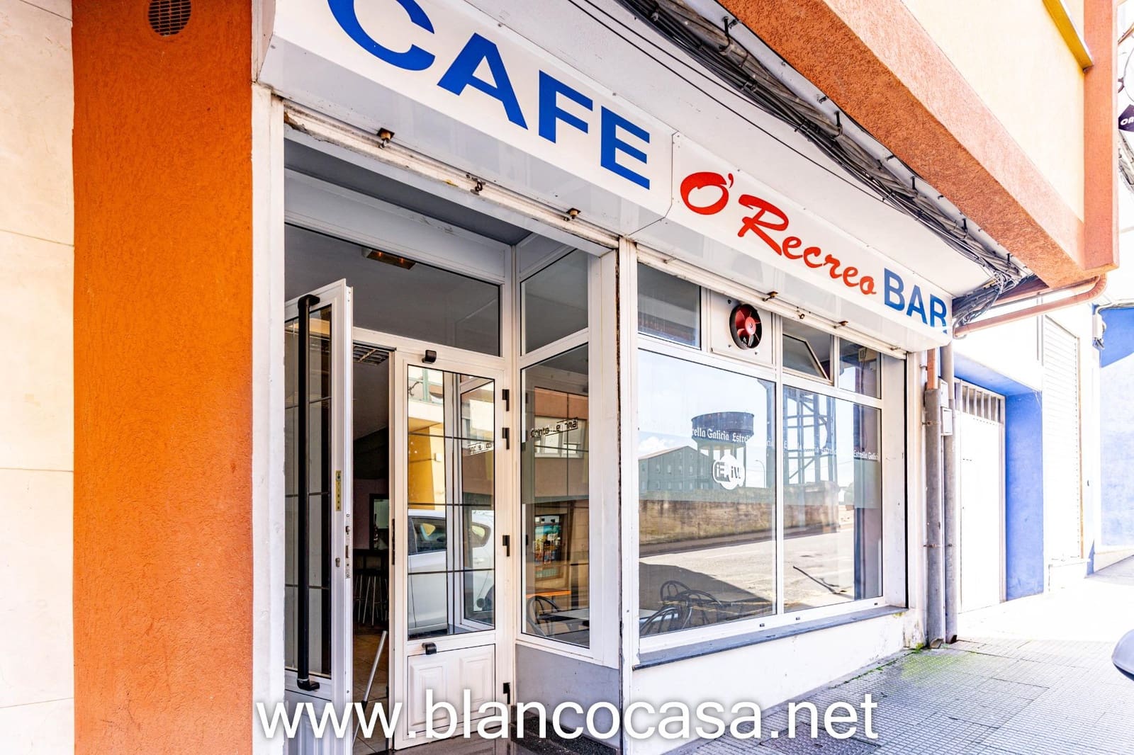 Commercieel te koop in Carballo - € 59.900 (Ref: 9383480)